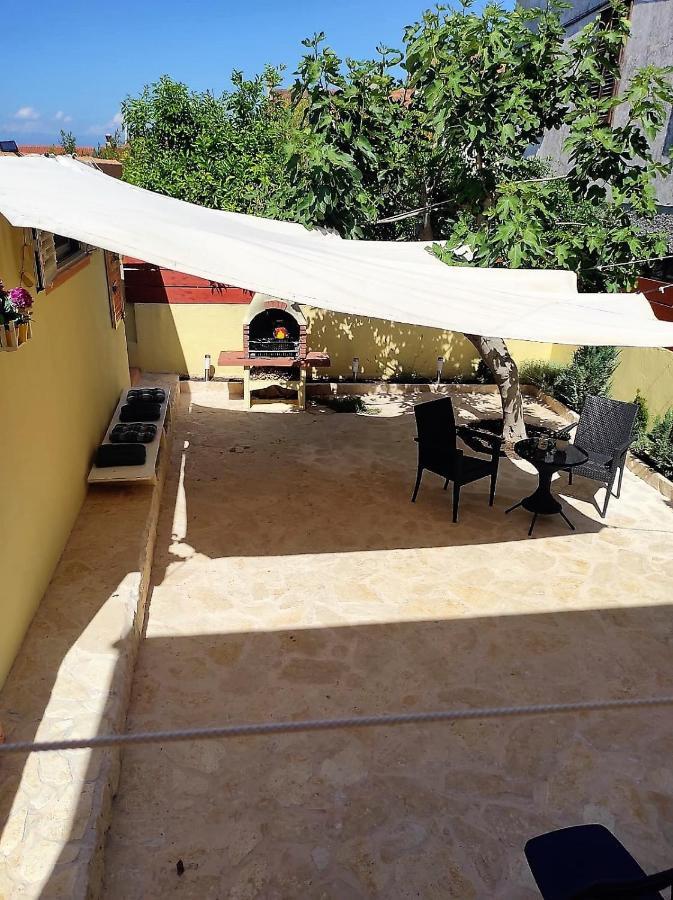 Lumar Holidays And Apartments Preko Exterior foto